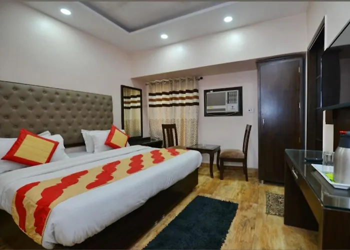 Hotel Kabeer - Walking New Delhi Railway Station